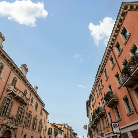 Pensjonat Dimora La Fratta 4*